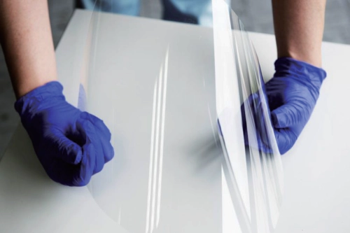 <strong>納米銀透明導(dǎo)電膜在柔性顯示領(lǐng)域的應(yīng)用優(yōu)勢(shì)與技術(shù)解析</strong>